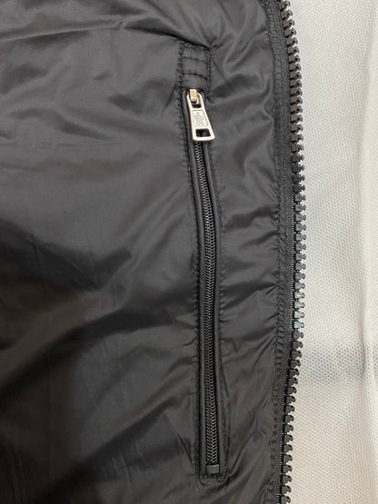 Colete Acolchoado Branco com Detalhes Pretos
