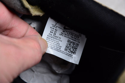 Tênis Cano Baixo Couro Colorido Detalhe Swoosh