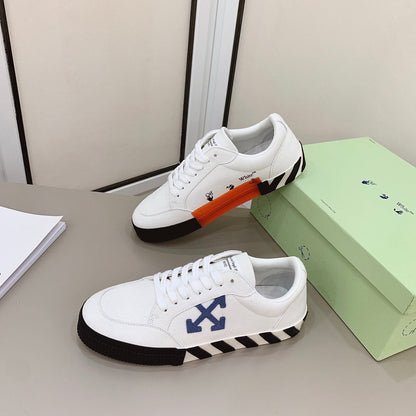 Tênis Canvas Branco Cano Baixo Detalhe Costuras