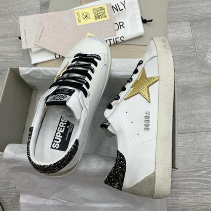 Tênis Couro Branco Estrela Lateral Dourada