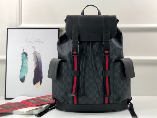 Mochila Couro Padrão Letras Entrelaçadas