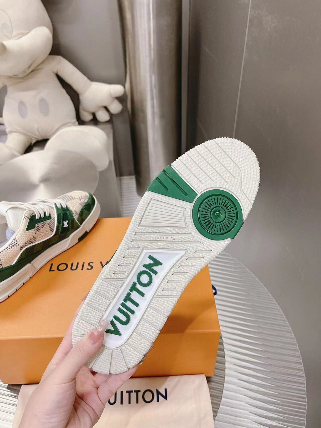 Tênis Couro Branco Detalhes Coloridos Verde Cinza Marrom