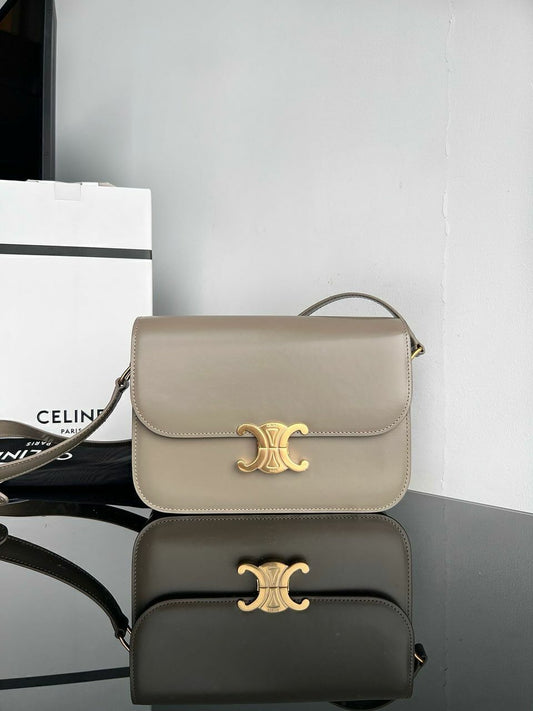 Bolsa Satchel Couro Padrão Letras Entrelaçadas Marrom
