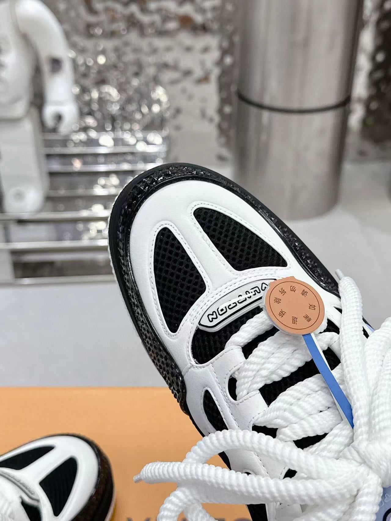 Tênis Skate Couro Branco com Detalhe Lateral
