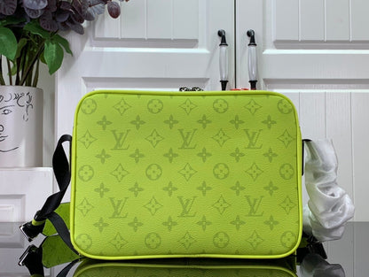 Bolsa Mensageira Lona Amarela Padrão Monograma Geométrico
