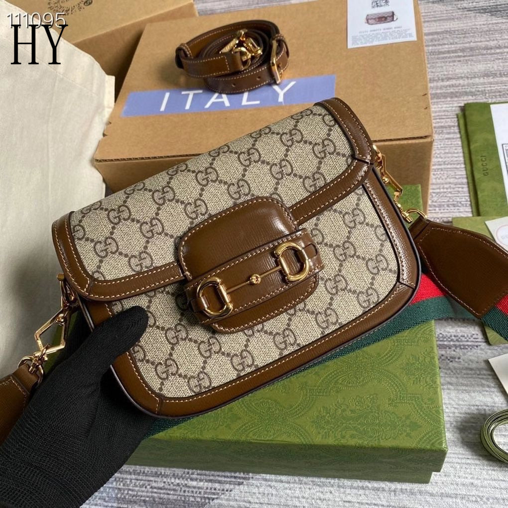 Bolsa Satchel Couro Marrom Fecho Metálico Ferradura