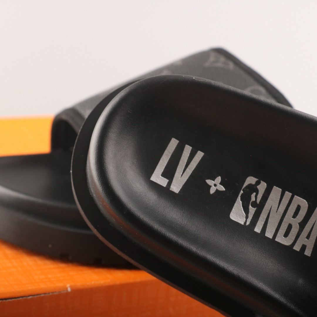 Chinelo Slide Borracha Preto Padrão Monograma