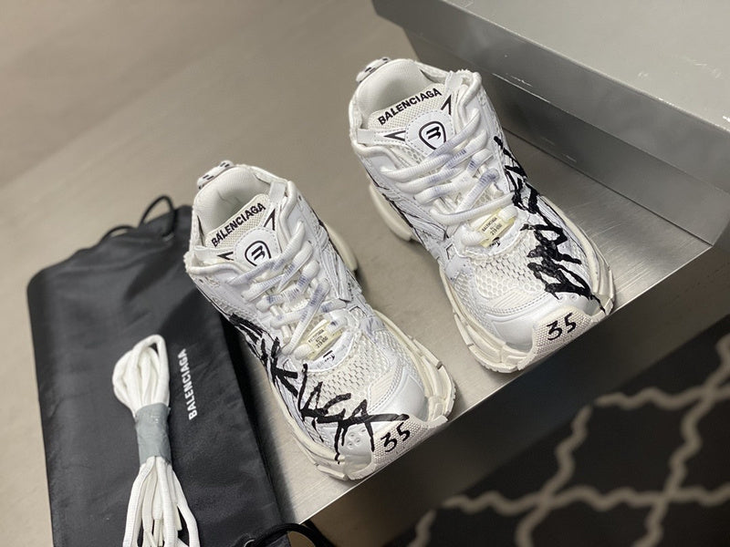 Tênis Runner Couro Cinza Detalhe Grafite