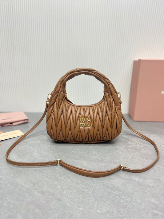 Bolsa Hobo Couro Nappa Acolchoado Mini