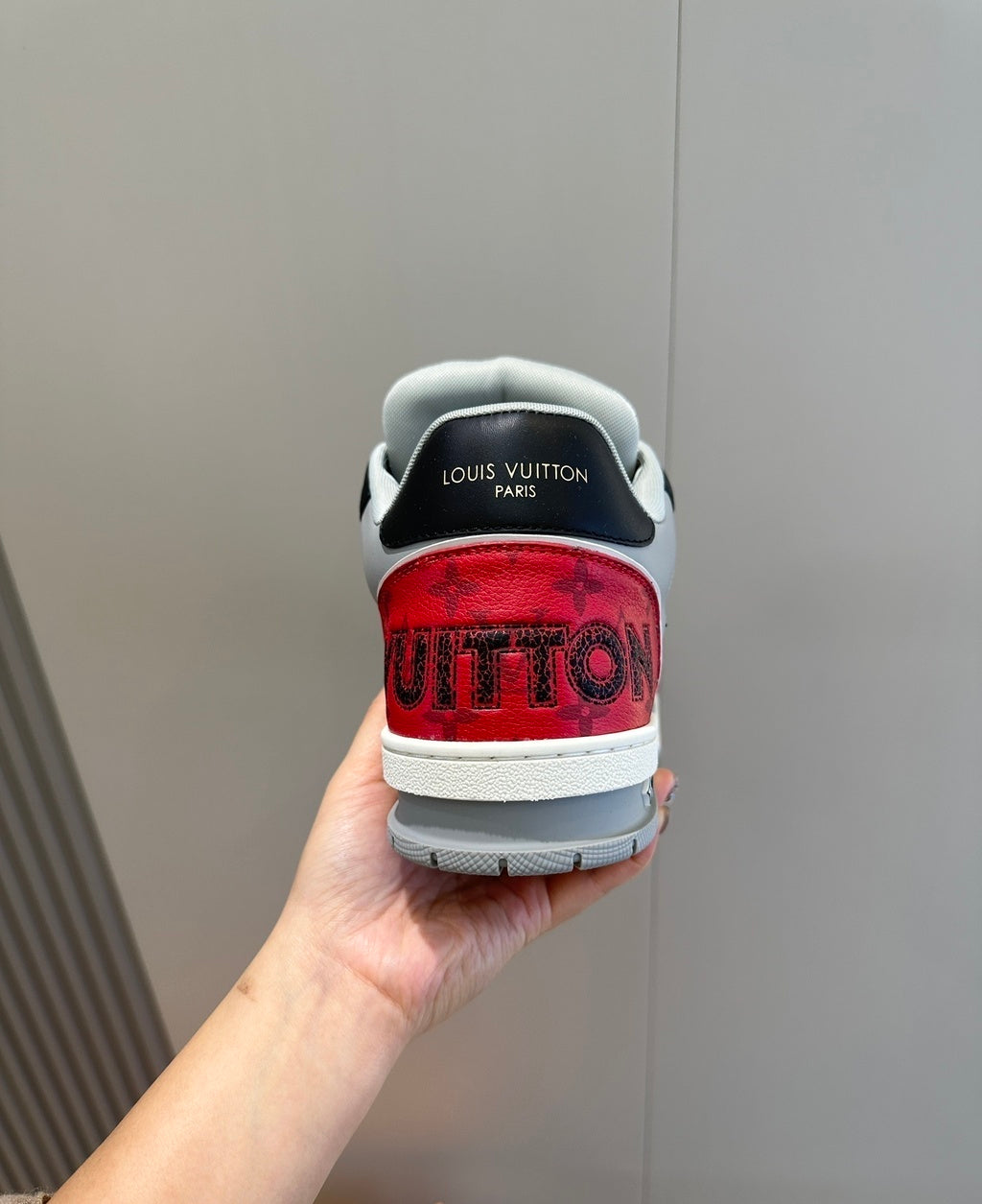 Tênis Casual Malha Vermelho Cinza Detalhes Preto