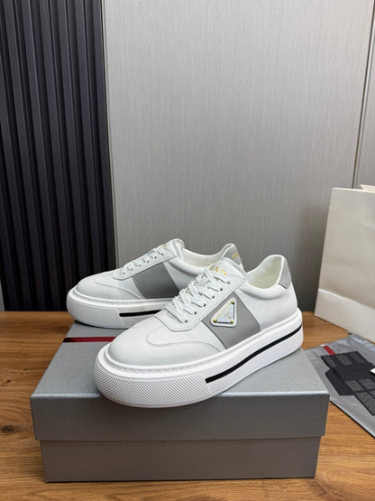 Tênis Couro Cano Baixo Branco Detalhes Minimalistas