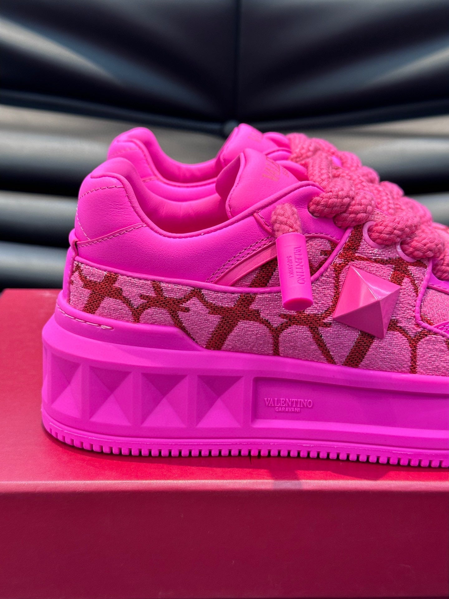 Tênis Couro Rosa Pérola Spike Frontal Prata