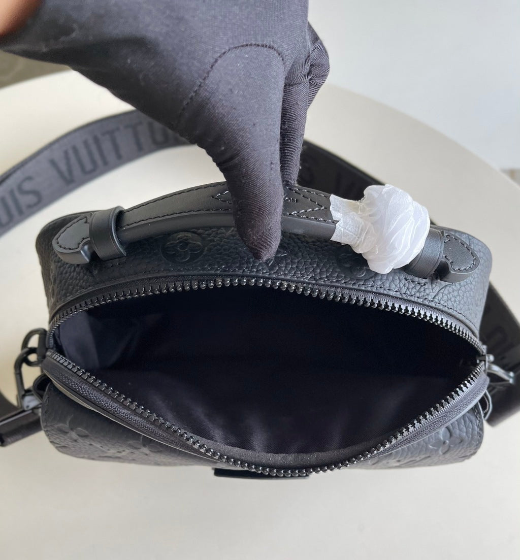 Bolsa Couro Preto Padrão Monograma Geométrico