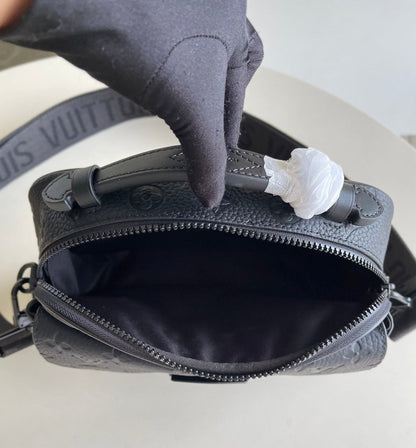 Bolsa Couro Preto Padrão Monograma Geométrico