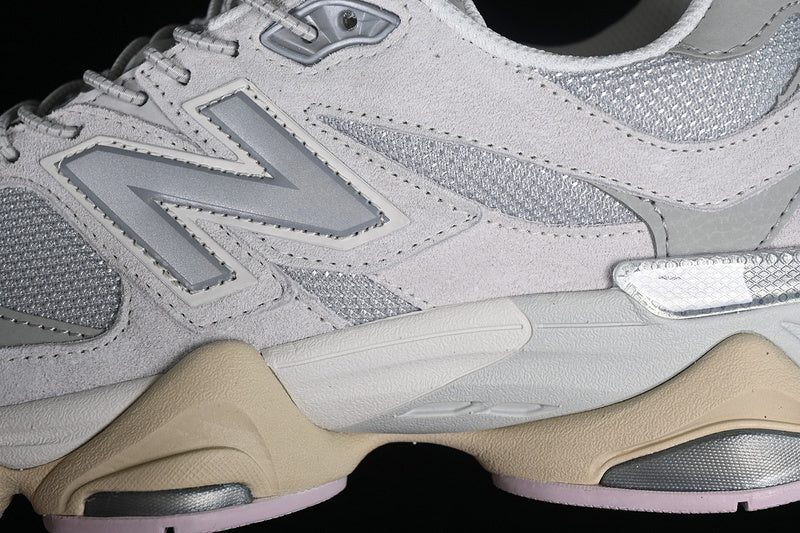 Tênis Runner Cinza com Detalhe Lilás