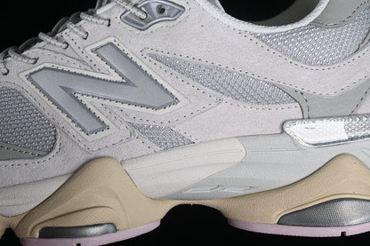Tênis Runner Cinza com Detalhe Lilás