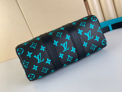 Bolsa de Viagem Couro Padrão Monograma Geométrico Marrom 25cm