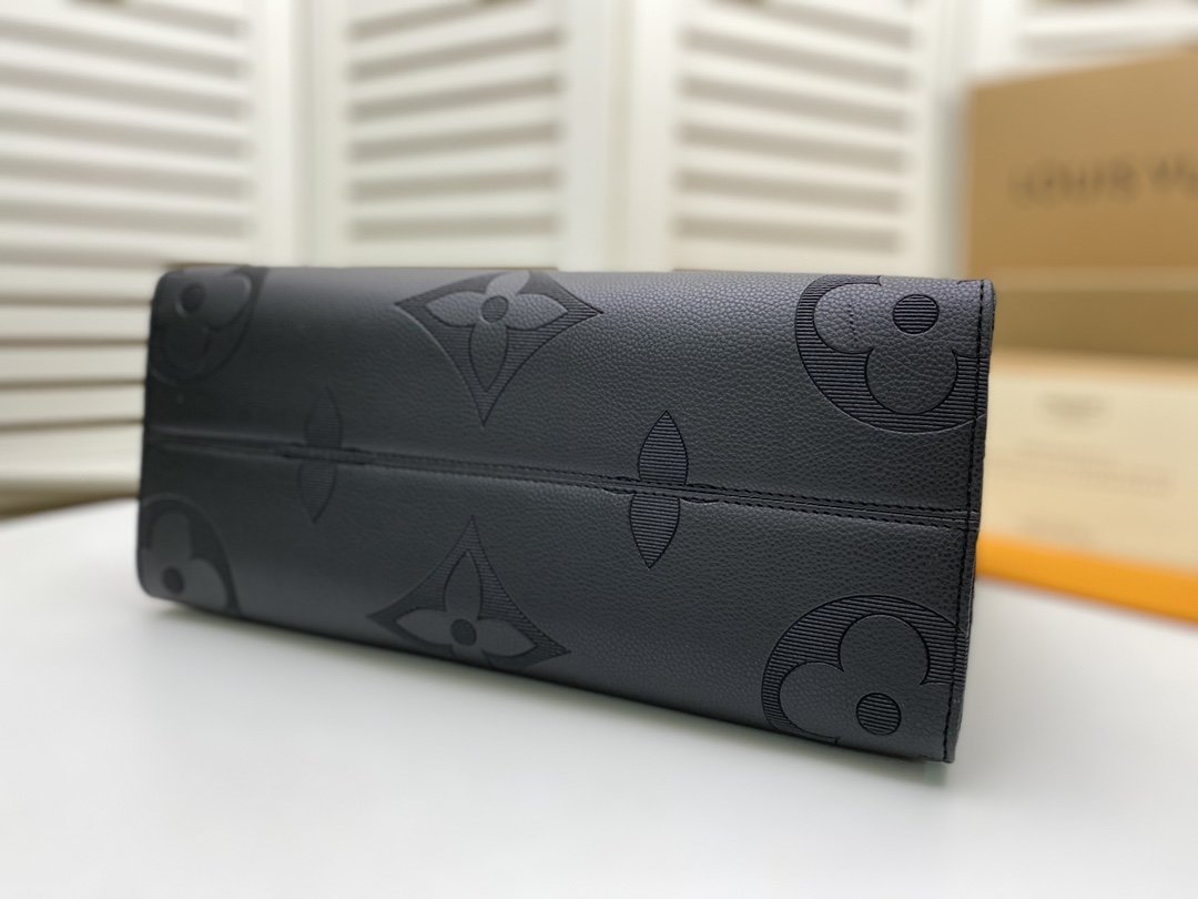 Bolsa Tote Couro Padrão Monograma Geométrico Marrom Tamanho Médio