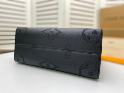 Bolsa Tote Couro Padrão Monograma Geométrico Marrom Tamanho Médio