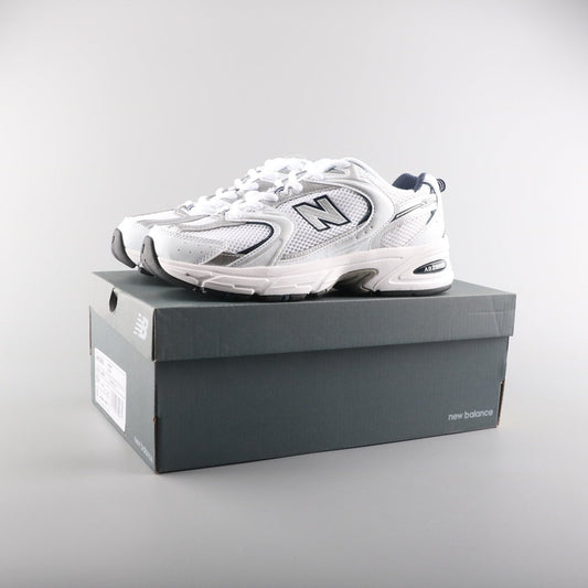 Tênis Runner Malha Branco Prata e Azul Marinho