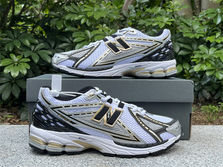 Tênis Runner Malha Branco Detalhes Dourado