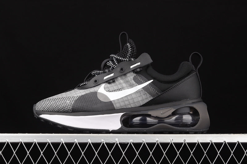 Tênis Runner Malha Preto Detalhes Brancos