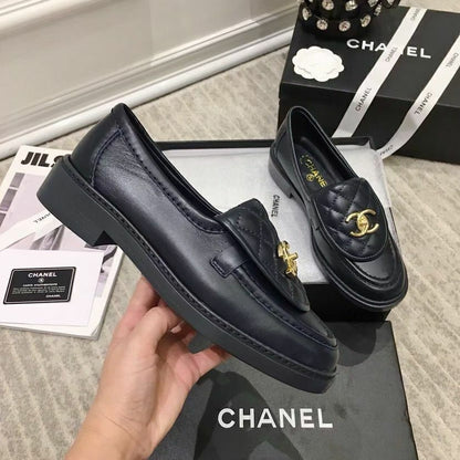Mocassim Couro Preto Detalhe Corrente Frontal