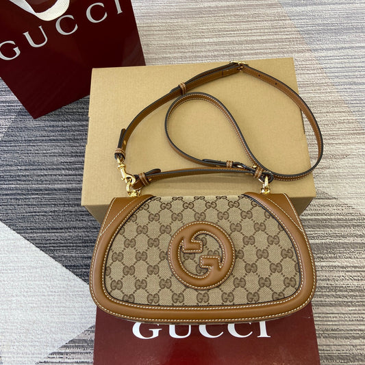 Bolsa Satchel Couro Bege Letras Entrelaçadas Média