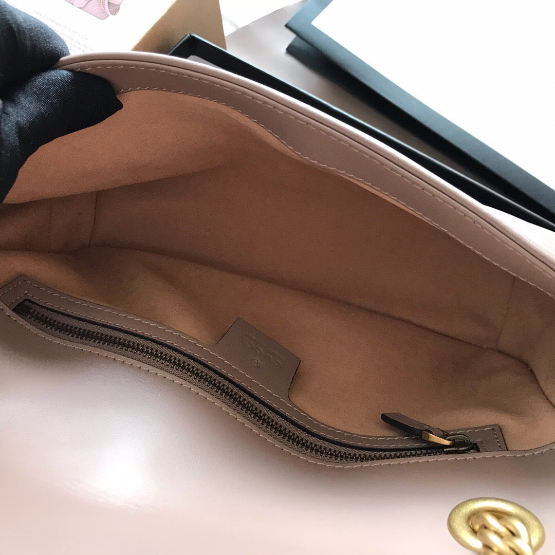 Bolsa Satchel Couro Acolchoado Letras Entrelaçadas Nude Pequena