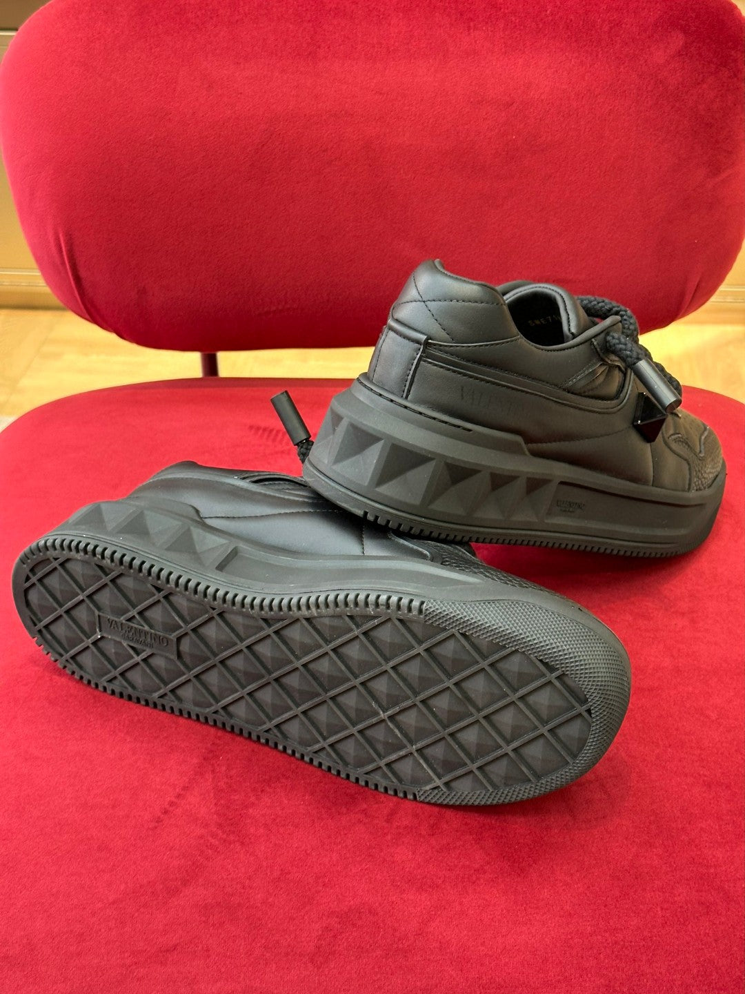 Tênis Couro Preto Solado Triplo Minimal