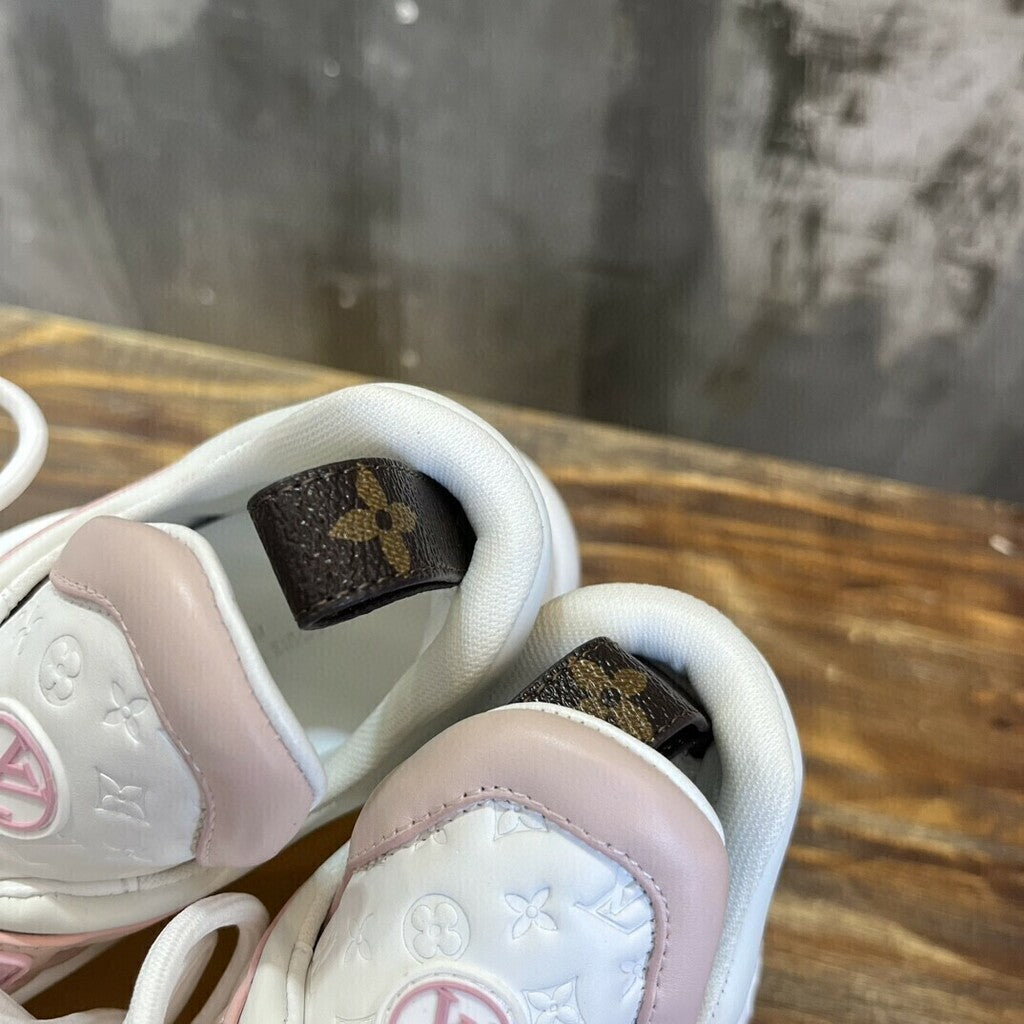 Tênis Chunky Couro Branco Padrão Monograma Geométrico Rosa