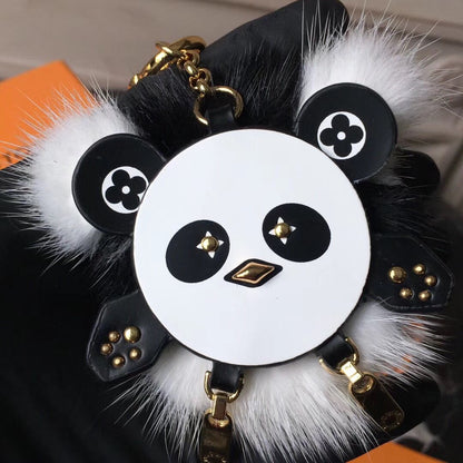Chaveiro Bag Charm Couro Padrão Monograma Panda com Tachas