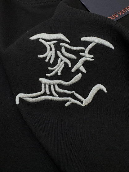 Camiseta Algodão Padrão Monograma Geométrico