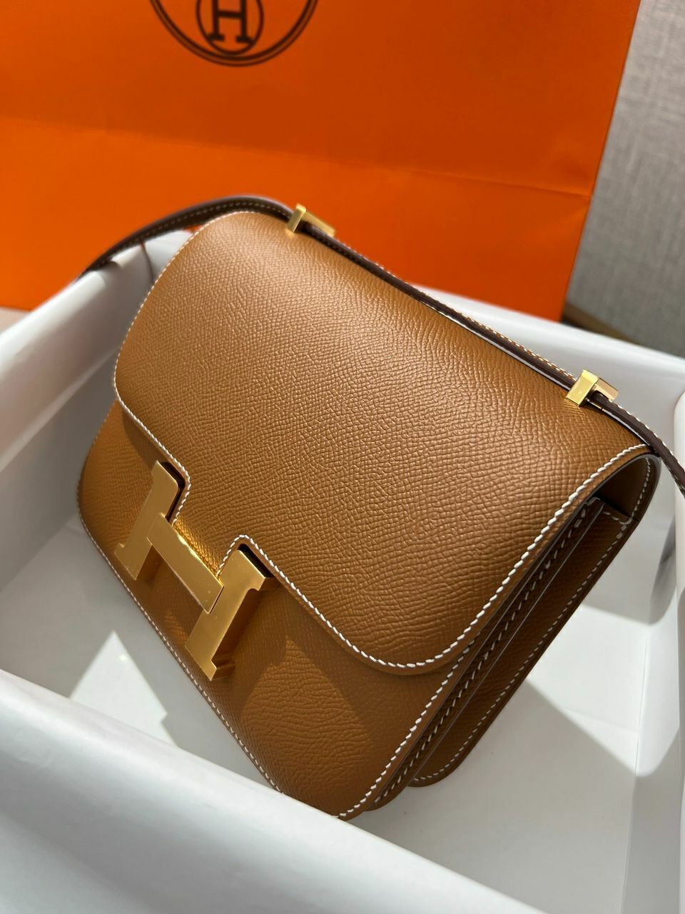 Bolsa Satchel Couro Estruturada com Fecho Frontal