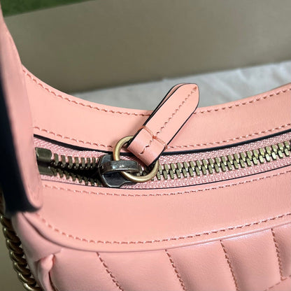 Bolsa Mini Couro Acolchoado Letras Entrelaçadas