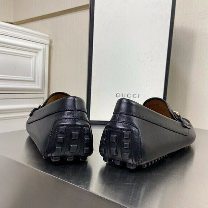 Mocassim Couro Letras Entrelaçadas