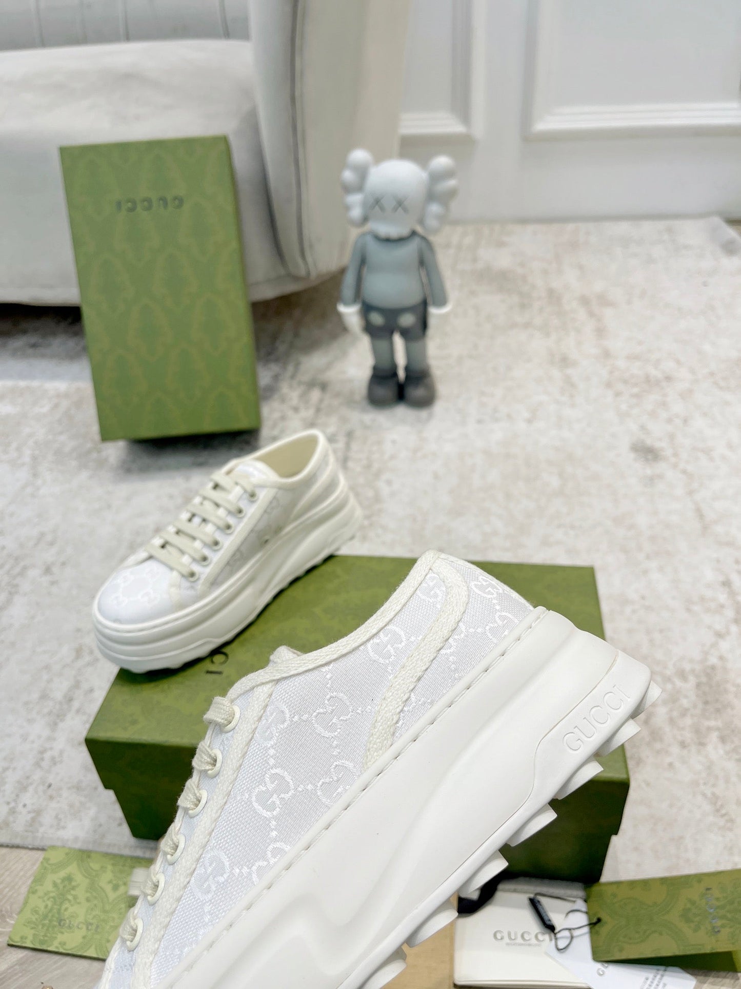 Tênis Canvas Branco Padrão Entrelaçado