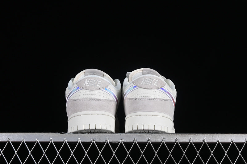 Tênis Cano Baixo Couro Bege Detalhe Iridescente