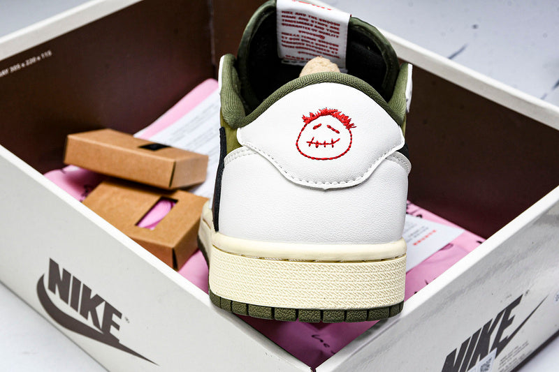Tênis Cano Baixo Couro Tons de Olive com Detalhes Contrastantes