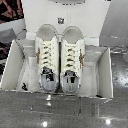 Tênis Couro Branco Estrela Lateral Dourada