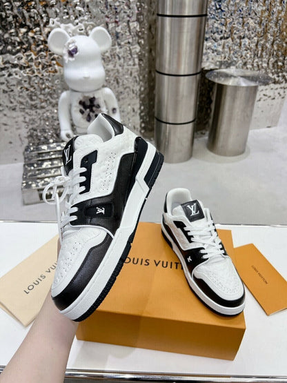 Tênis Runner Couro Preto e Branco Detalhes Contrastantes