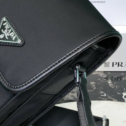 Bolsa Shoulder Nylon e Couro Estruturada Preta