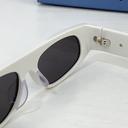 Óculos de Sol Acetato Preto com Detalhe Lateral