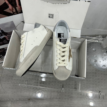Tênis Couro Branco Estrela Lateral Dourada