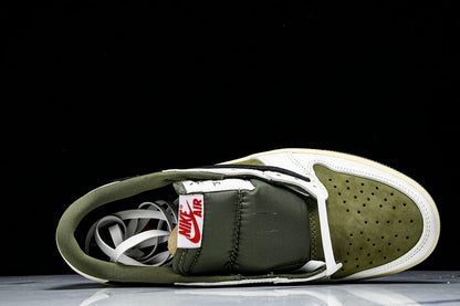 Tênis Cano Baixo Couro Tons de Olive com Detalhes Contrastantes