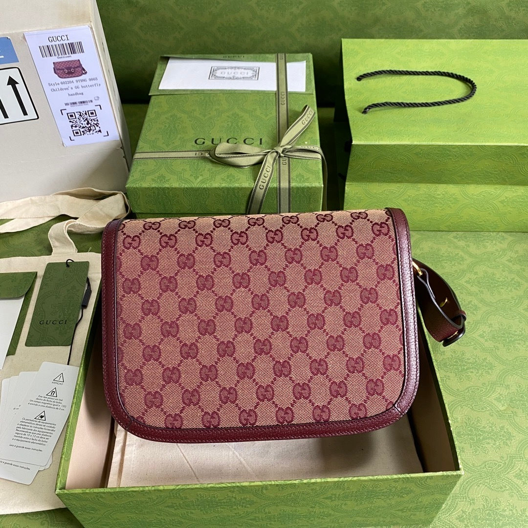 Bolsa Satchel Couro Letras Entrelaçadas Marrom com Fivela Metálica
