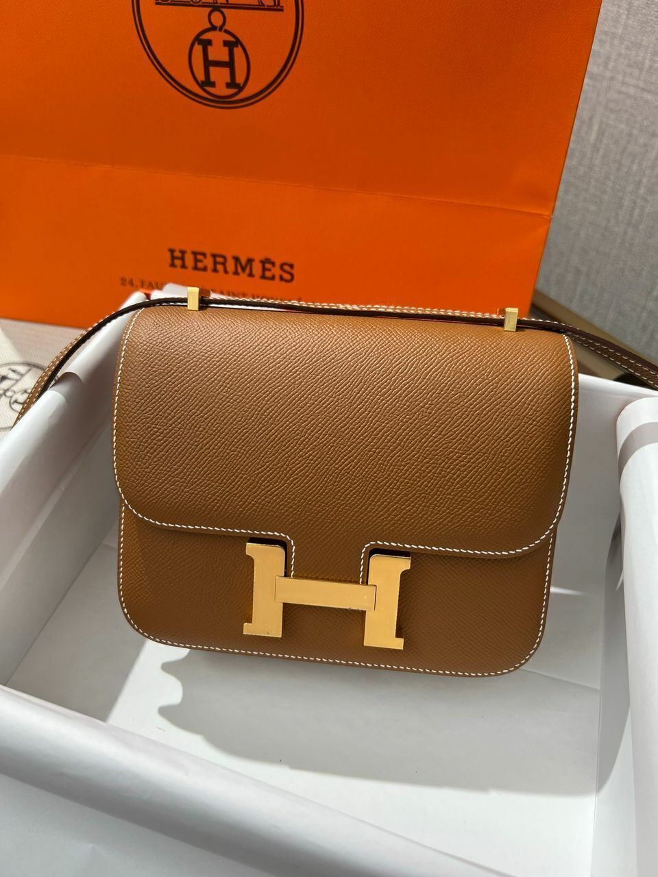 Bolsa Satchel Couro Estruturada com Fecho Frontal