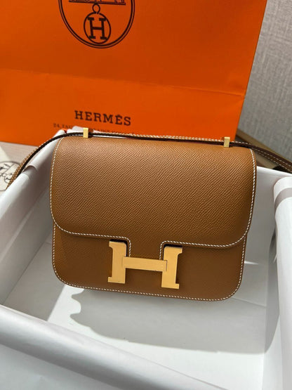 Bolsa Satchel Couro Estruturada com Fecho Frontal