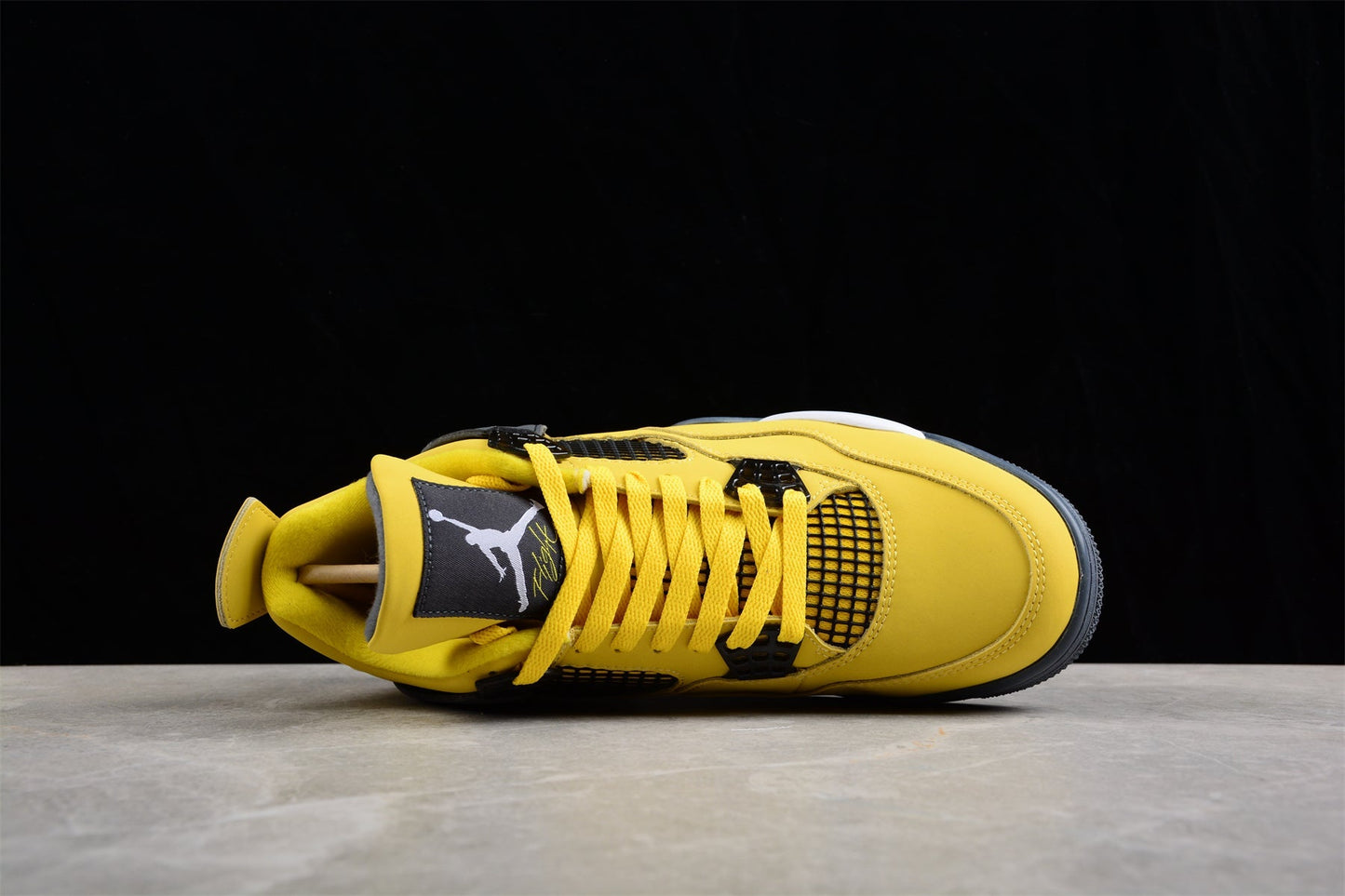 Tênis Cano Alto Basquete Preto Detalhes Amarelo Raio