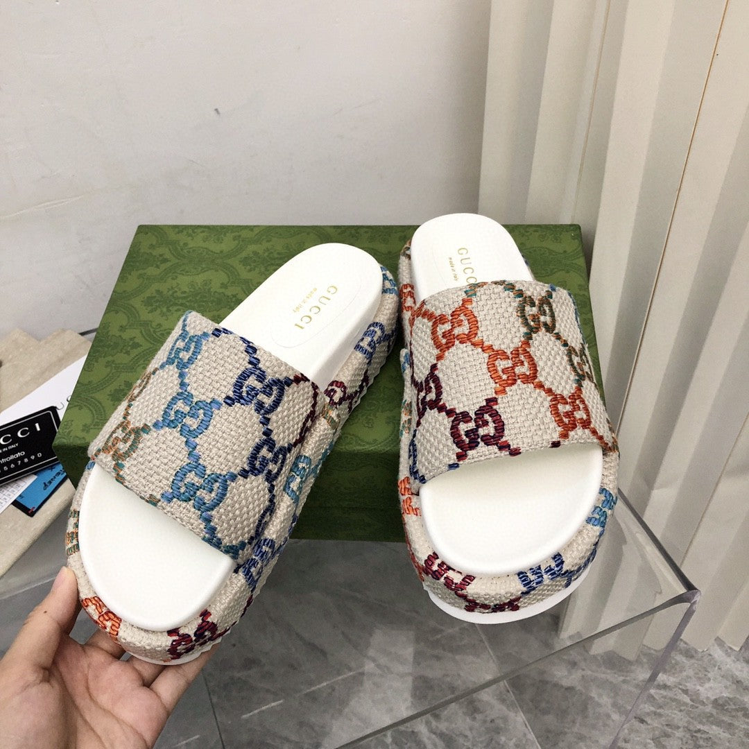 Sandália Plataforma Couro Multicolorida Tiras Arco-Íris